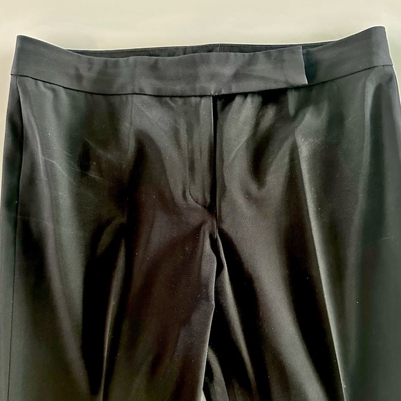 Cuffed mid-rise black pants with a slight nylon finish - Picture 3 of 6
